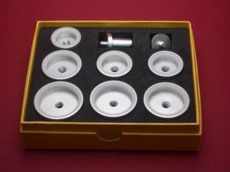 Einpressgarnitur Werkzeug-Set für Lünetten & Gehäuseböden, bestehend aus 7 Aluminiumstempel mit kunststoffbeschichteten Innenteilen und 2 Aufnahmeadaptern 