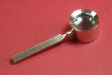 Kleine Metalllupe mit Handgriff 