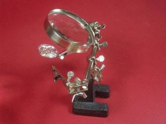 Lupe mit schwerem Gussfuss und zwei Klemmen 