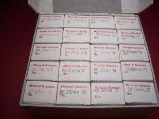 240 Mineralgläser a 20 Verpackungen mit jeweils 12 Stück je Größe 