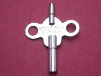 Aufzugschlüssel für Reiseuhren mit zwei verschiedenen Größen 