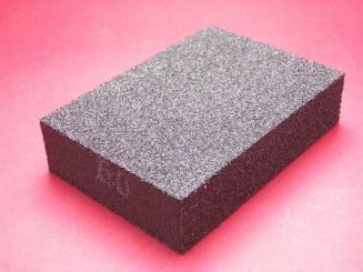 Schleifschwamm ist auf 4 Seiten mit einem 60er Korn beschichtet 