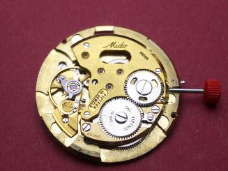 Uhrwerk Mido Kaliber 1147NOC Datum schwarze Schrift auf silbernen Grund 