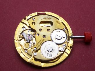 Uhrwerk Mido Kaliber 01147NOC  Datum schwarze Schrift auf goldenen Grund 