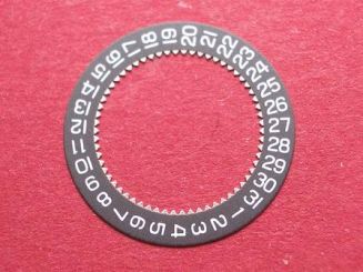 ETA Datumsscheibe, Kaliber 256.561, weiße Schrift auf schwarzem Grund, Datumsfenster bei der 3 