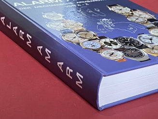 Alarm am Arm, 2000 Fotos mit detaillierter Beschreibung auf 676 Seiten, Hardcover gebunden, Format 23 x 30  x5 cm 4 Kg, Silberprägung 