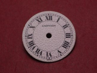 Cartier Zifferblatt, Ø 18,6mm, weiß glänzend, 11 römische Ziffern, Datum bei der 3, für Santos Carrée GM, techn. Ref. 0160, 0284 & 1553, Kal. 077, NOS (New Old Stock), 10360311 