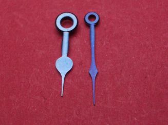 Taschenuhr-Zeiger blau, Loch-Ø Std/Min 195/120, Länge Stundenzeiger: ca. 12,8mm, Länge Minutenzeiger ca. 15,4mm 