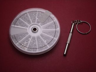 1200-teiliges Set bestehend aus Schrauben & Muttern mit Schraubendreherwerkzeug 