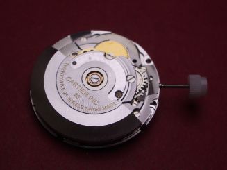 Cartier Uhrwerk Cal. 020, Automatik, Datum bei der 4/5, Datumsscheibe weiß mit schwarzer Schrift, CR00000020 