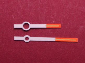 Uhrenzeiger weiß orange, Blockform, Loch-Ø: 150/90, Länge Stundenzeiger: ca. 8,5mm, Länge Minutenzeiger: ca. 12,3mm 