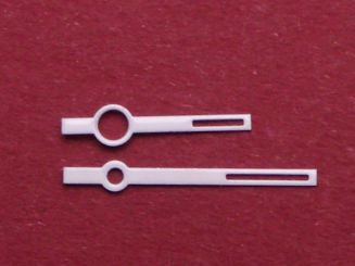 Kienzle Uhrenzeiger weiß, Kaliber 051, Loch-Ø: 165/85, Länge Stundenzeiger: ca. 7,8mm, Länge Minutenzeiger: ca. 11,5mm 