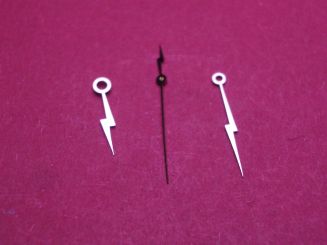 Zeigersatz für alte elektr. Armbanduhren, weiß, NOS (New Old Stock von 1959), Stunde: Ø 125, L=10mm, Minute: Ø 90, L=13mm, Zentralsekunden: Ø 26,5, L=13mm 