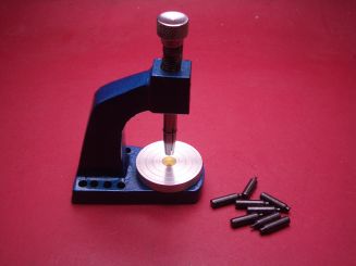 Pressstock zum Zeigersetzen mit 8 Aufsätzen 