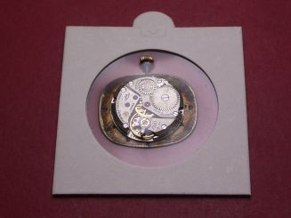 Movado Uhrwerk Kal. 246 mit Zifferblatt, Zeigern & Krone, Ø 19.8mm, Handaufzug, 52H Gangreserve, f = 21,600 vph 