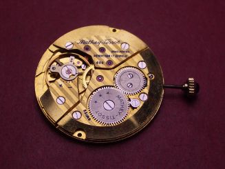 Mathey-Tissot Uhrwerk Kal. 609, Handaufzug, Datum bei 4/5, NOS (New Old Stock) 