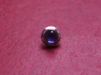 Uhrenkrone, weiß, Ø 3,7mm, Höhe 3,2mm, Gewinde 0,9mm, mit blauem Stein 
