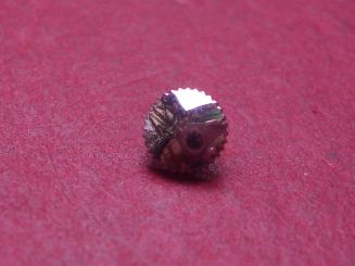 Uhrenkrone, weiß, Ø 4,2mm, Höhe 2,4mm, Gewinde 0,9mm 