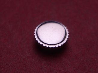 Uhrenkrone, weiß, Ø 5,6mm, Höhe 2,4mm, Gewinde 0,9mm 