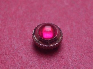 Uhrenkrone, weiß, Ø 4,9mm, Höhe 3,7mm, Gewinde 0,9mm, mit pinkem Stein 