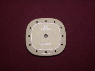 Omega Zifferblatt, ca. 17,0mm x 17,0mm, gold mit goldfarbenen Inlays 