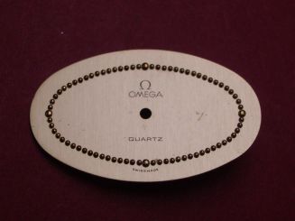 Omega Zifferblatt, ca. 19,0mm x 31,1mm, gold mit goldfarbenen Inlays 