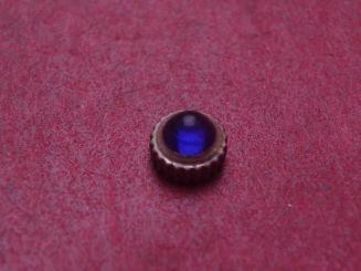 Uhrenkrone, weiß, Ø 3,7mm, Höhe 2,9mm, Gewinde 0,9mm, mit blauem Stein 