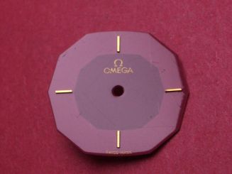 Omega Zifferblatt, ca. 20,0mm x 21,8mm, bordeaux-rot mit goldfarbenen Inlays 