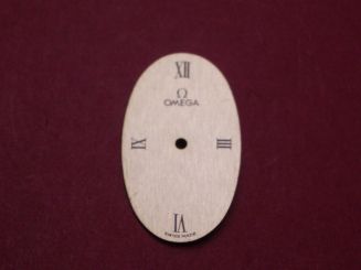 Omega Zifferblatt, ca. 15,3mm x 26,1mm, gold mit schwarzen Ziffern 