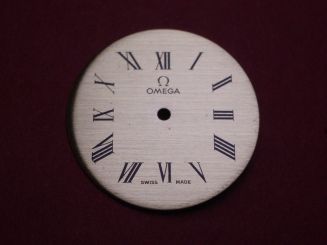 Omega Zifferblatt, Ø 24,5mm, gold mit schwarzen Ziffern 