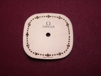 Omega Zifferblatt, ca. 18,1mm x 18,1mm, gold mit goldfarbenen Inlays 