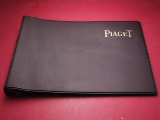 Piaget Heft mit Informationen und Beschreibungen zu verschiedenen Werken/Kalibern, sowie Explosionszeichnungen u.v.m., weist leichte Lagerspuren auf 