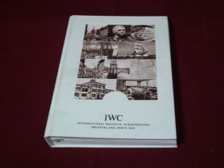 IWC Buch "Sammelband 2008" mit Informationen und Beschreibungen zu verschiedenen Uhren, Werken/Kalibern, sowie Explosionszeichnungen u.v.m., weist leichte Lagerspuren auf 