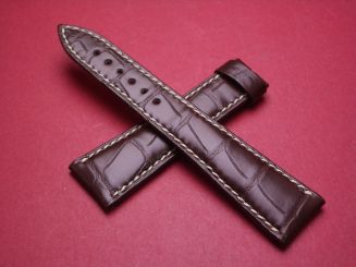 Breguet Lederarmband, Kroko0dil, Breite: 21mm im Verlauf auf 16mm, Längen: Lochseite 115mm & Schließenseite 75mm, braun mit heller Naht, ohne Schließe, GCU.9W6.LO.UM.21 