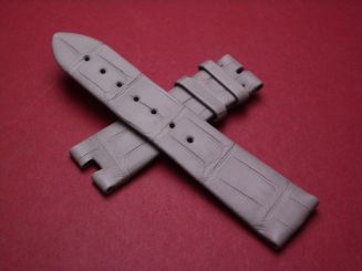 Breguet Lederarmband, Krokodil, Breite: 18mm im Verlauf auf 16mm, Zwischenbreite: 4,6mm, Längen: Lochseite 95mm & Schließenseite 60mm, grau, ohne Schließe, GCU.986.R/1.NGM 