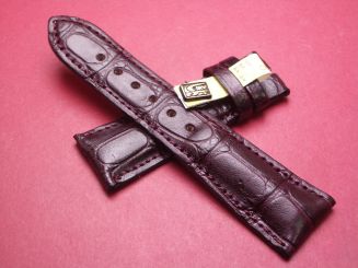 Louisiana Krokodil-Leder-Armband, 22mm im Verlauf auf 19mm an der Schließe, signiert: Alexander Shorokhoff, Farbe: bordeaux-rot, XS-Länge 