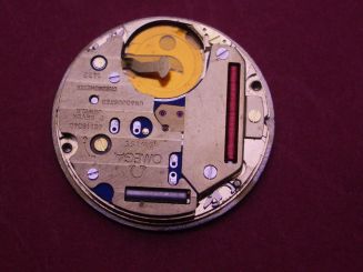 Omega Uhrwerk Cal. 1422 mit Zeiger und goldfabenem Diamant-Zifferblatt Constellation 