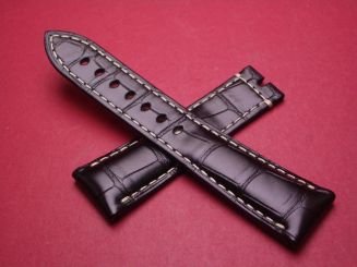 Breguet Lederarmband, Krokodil, Breite: 22mm im Verlauf auf 18mm, Längen: Lochseite 115mm & Schließenseite 75mm, schwarz mit heller Naht, ohne Schließe, GCU.9W6.0.NM.3 
