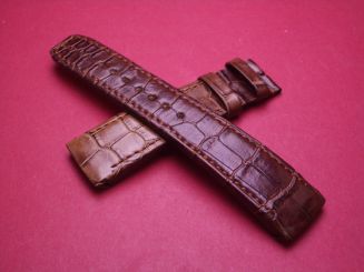 Baume & Mercier Leder-Armband, Krokodilleder, Breite: 23mm im Verlauf auf 20mm, Längen: Lochseite 125mm & Schließenseite 85mm, Farbe: braun, ohne Scheiße 