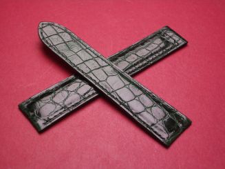 Cartier Uhren-Lederarmband, Krokodil, Breite: 18mm im Verlauf auf 16mm, Längen: Lochseite 90mm & Schließenseite 90mm, Farbe: grün, ohne Schließe (für Faltschließe) 