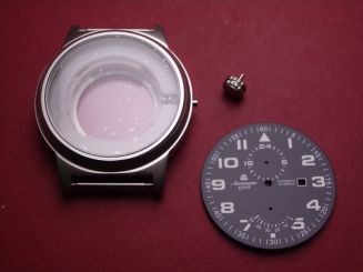 Aeromatic Serie 1912 Uhrengehäuse, Stahl, Ø 48mm, mit schwarz/weißem Zifferblatt und Krone, Modell A1350, für Automatikuhrwerk mit 24 Stunden- und Gangreserveanzeige 