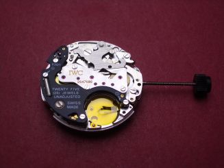 IWC Chronographen Uhrwerk Kal. 630/1, schwarze Datumsscheibe mit weißer Schrift, Datum bei 3, ohne Batteriebügel und Schraube, (Uhrwerk nur im Vorabtausch) 