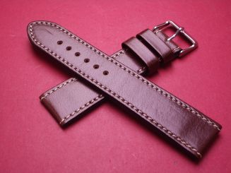 Lederarmband, 24mm im Verlauf auf 22mm, Längen: Lochseite 130mm & Schließenseite 85mm, Farbe: braun mit heller Naht 
