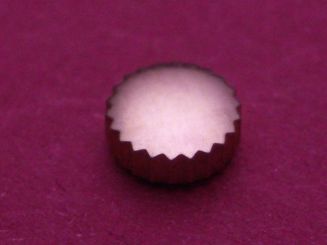 Uhrenkrone gelb vergoldet, Ø 5,15mm, Höhe 2,8mm, Gewinde 0,9mm, Tubus 2,5mm 
