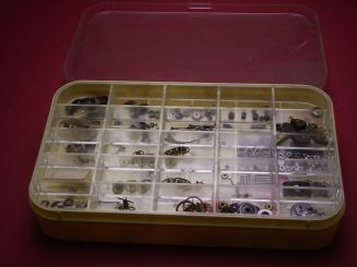 Konvolut verschiedenster Uhrenersatzteile 