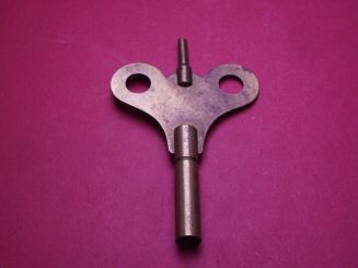 Schöner alter Großuhr-Aufziehschlüssel zur Dekoration, Vierkantmaß 4,0mm 