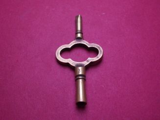 Schöner alter Großuhr-Aufziehschlüssel zur Dekoration, Vierkantmaß 3,0mm x 3,3mm 