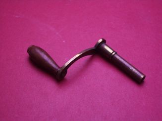 Schöner alter Großuhr-Aufziehschlüssel mit Kurbel zur Dekoration, Vierkantmaß 2,5mm 