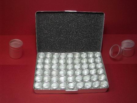 Sortier-Box aus Aluminium einschließlich 54 Dosen mit Glasdeckel 