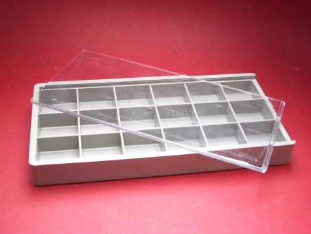 Kunststoff-Dose Box mit 18 Fächern und transparentem Schiebedeckel 